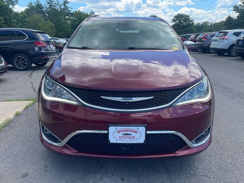 Used 2017 Chrysler Pacifica Limited w/ Advanced Safetytec Group FWD image 2