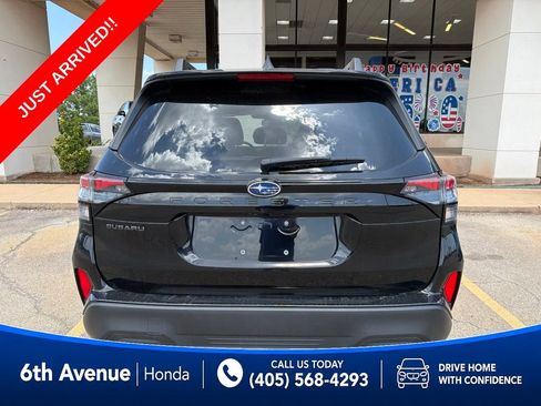 Used 2025 Subaru Forester Premium AWD/4WD image 2
