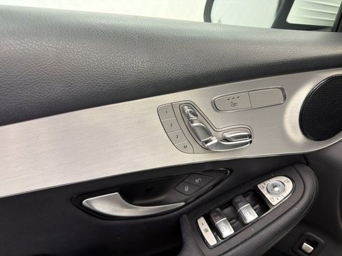 Used 2019 Mercedes-Benz GLC 300 w/ Premium Package image 12