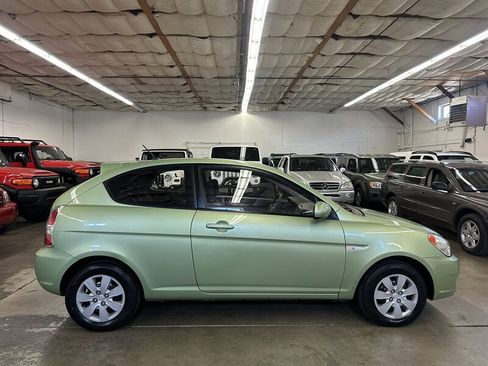 Used 2010 Hyundai Accent GS image 2