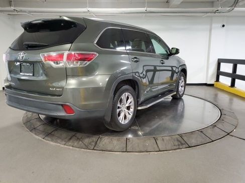 Used 2015 Toyota Highlander XLE image 10