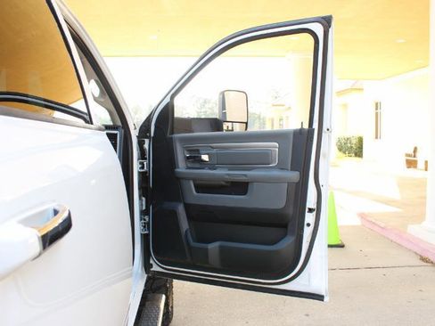 Used 2016 RAM 2500 SLT image 28