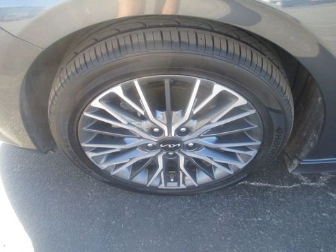 Used 2023 Kia Forte GT-Line w/ GT-Line Premium Package FWD image 13
