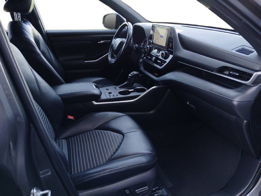 Used 2023 Toyota Highlander XSE FWD image 24