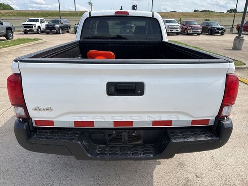 Used 2021 Toyota Tacoma SR AWD/4WD image 9