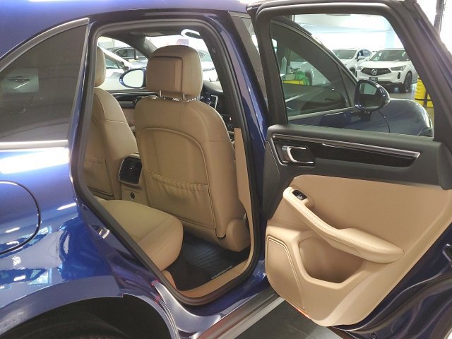 Used 2023 Porsche Macan AWD/4WD image 25