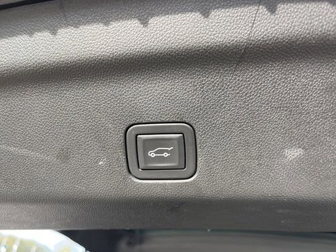 Used 2023 Chevrolet Suburban Z71 w/ Luxury Package image 8