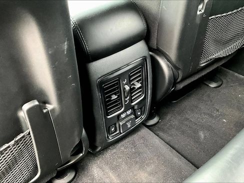 Used 2019 Jeep Grand Cherokee Limited w/ Luxury Group II AWD/4WD image 12