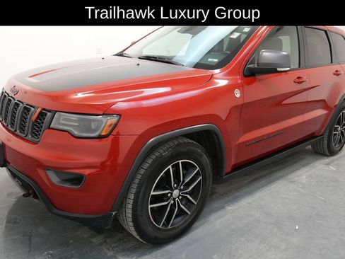 Used 2018 Jeep Grand Cherokee Trailhawk w/ Trailhawk Luxury Group image 3