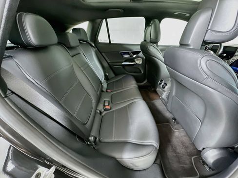 Used 2024 Mercedes-Benz GLC 300 4MATIC image 28