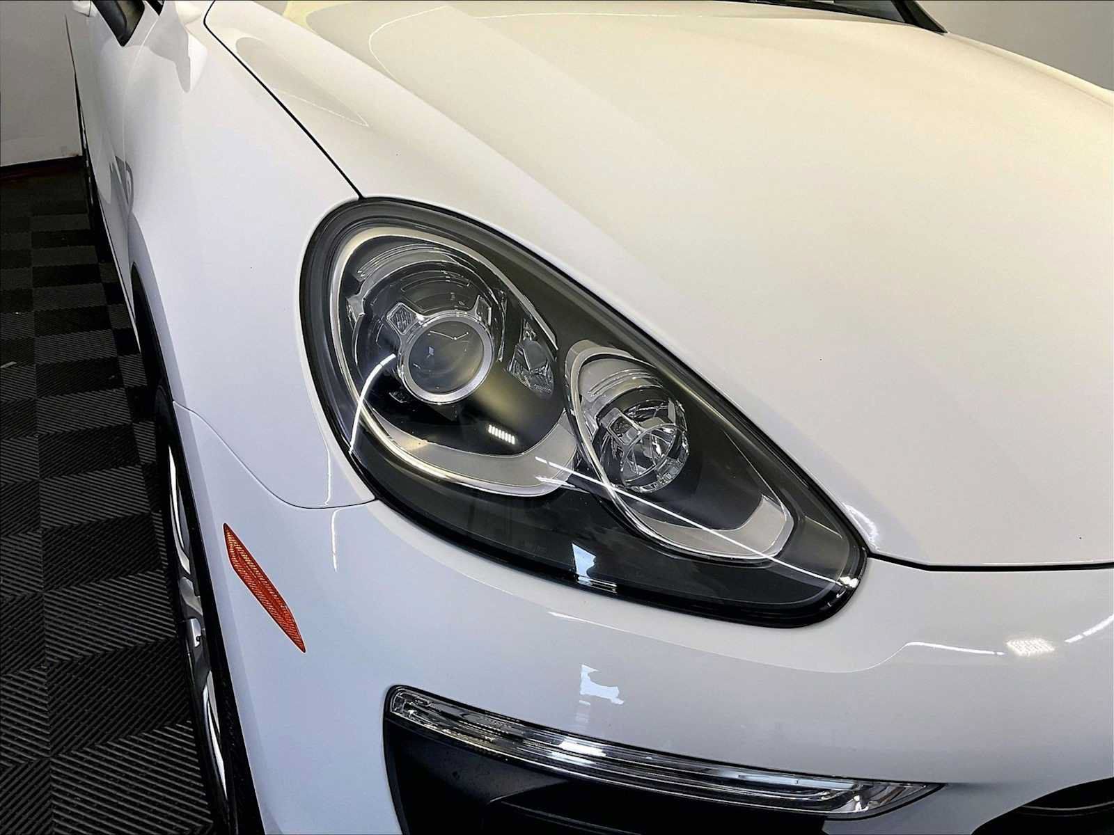 Certified 2016 Porsche Cayenne AWD/4WD image 12