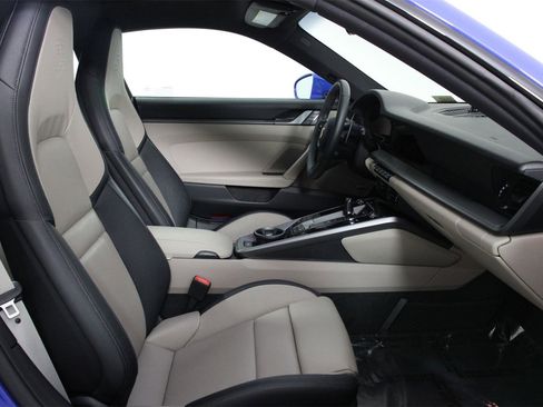 Used 2025 Porsche 911 Carrera image 30