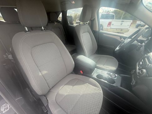 Used 2020 Ford Escape SE image 6