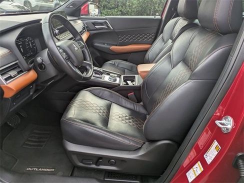Used 2023 Mitsubishi Outlander SE image 14