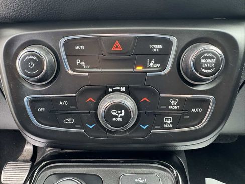 Used 2021 Jeep Compass Limited w/ Sun and Sound Group AWD/4WD image 17