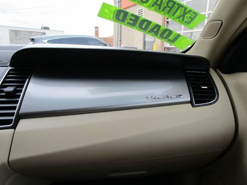 Used 2016 Ford Taurus SEL w/ Equipment Group 201A image 16