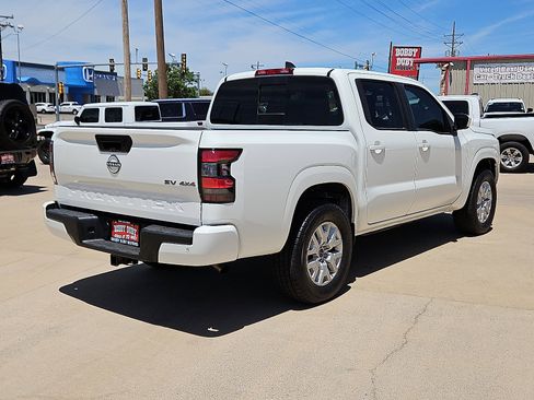 Used 2024 Nissan Frontier SV w/ SV Convenience Package image 3