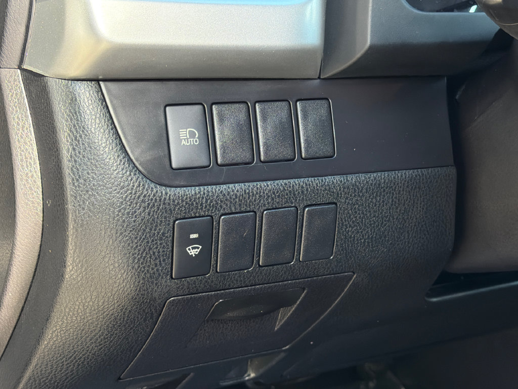 Used 2019 Toyota Highlander LE AWD/4WD image 19