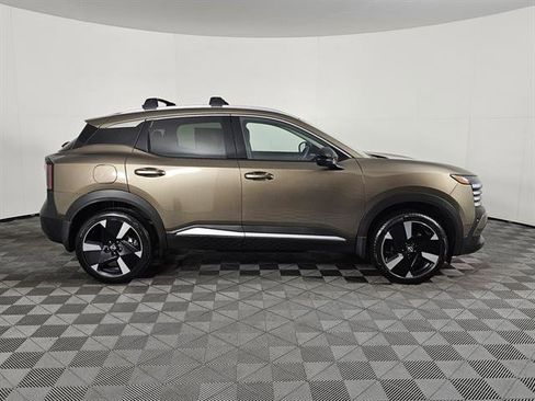 New 2026 Nissan Kicks SR w/ Cold Weather Package image 2