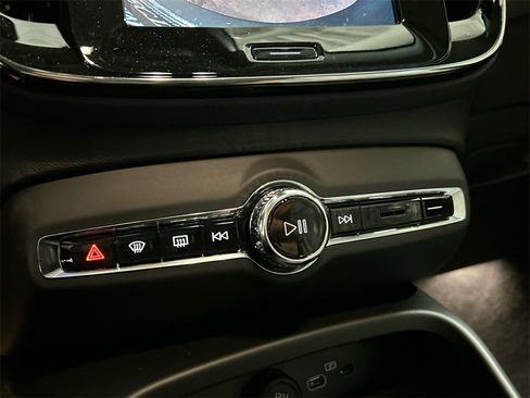 New 2026 Volvo XC40 B5 Core w/ Protection Package Premier image 18