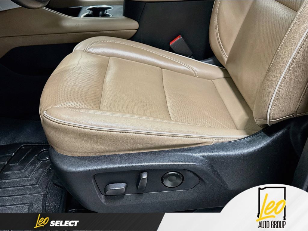 Used 2021 Chevrolet Suburban Premier w/ Premium Package AWD/4WD image 23