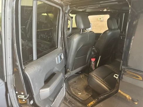 Used 2021 Jeep Gladiator Overland AWD/4WD image 12