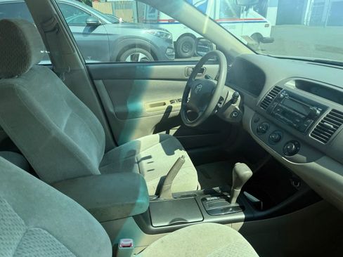 Used 2004 Toyota Camry LE FWD image 5