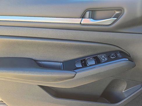 Used 2023 Nissan Altima 2.5 SV image 21