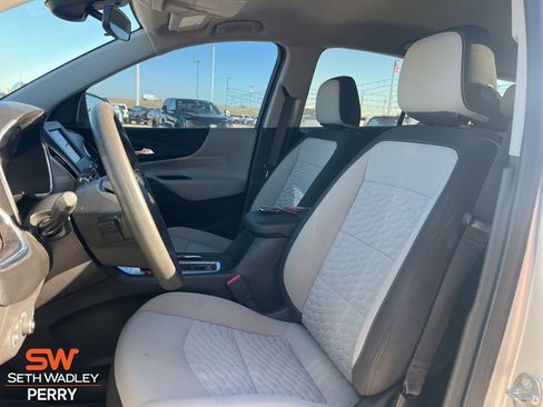 Used 2020 Chevrolet Equinox LS w/ LS Convenience Package image 17