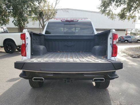 Used 2024 Chevrolet Silverado 1500 LT Trail Boss w/ Convenience Package II image 9