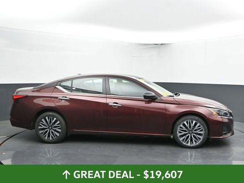 Used 2024 Nissan Altima 2.5 SV image 13