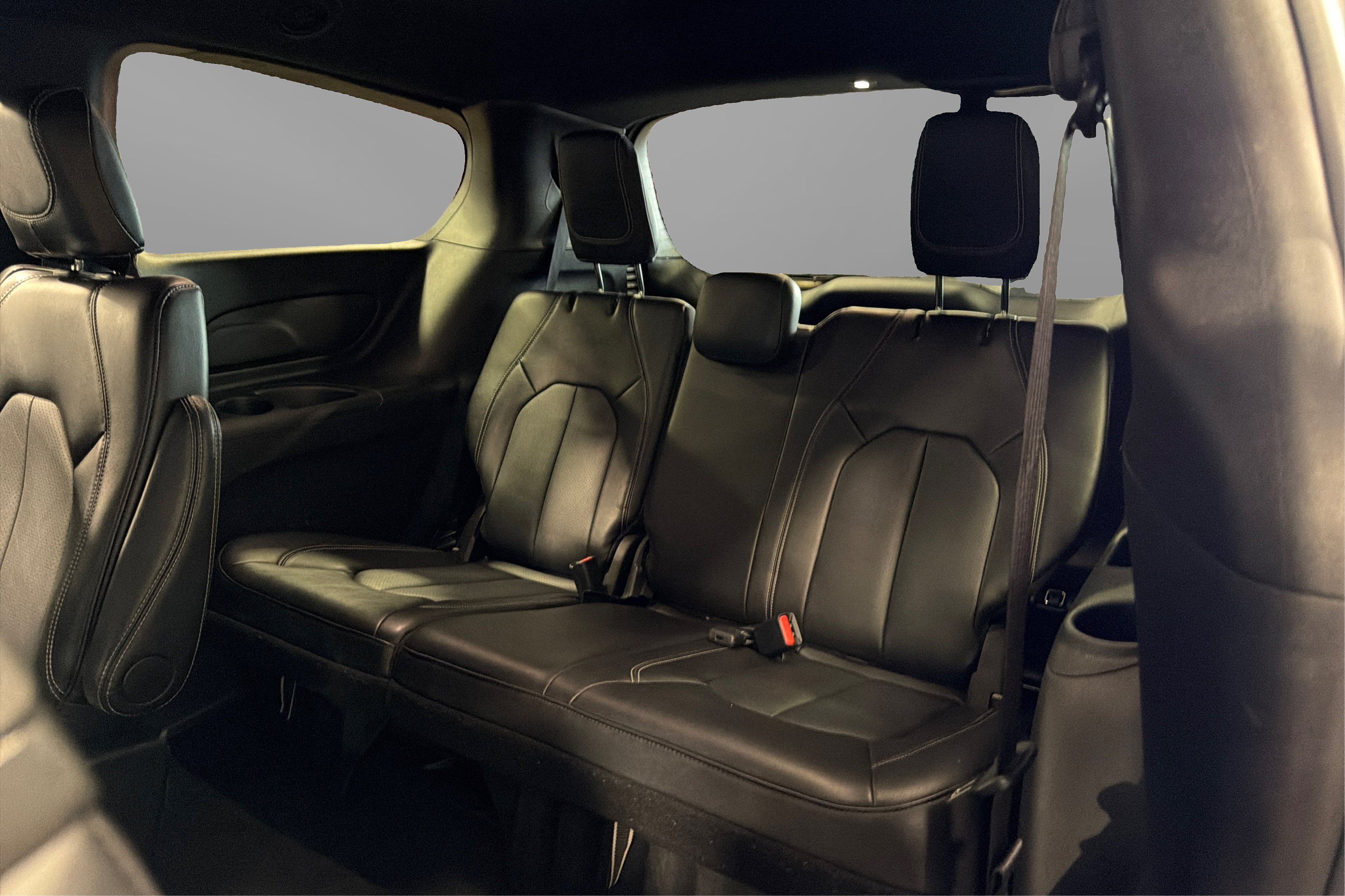 Used 2025 Chrysler Pacifica Select FWD image 37