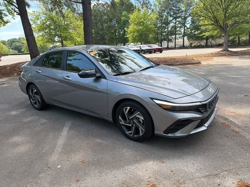 Used 2025 Hyundai Elantra Sport w/ Cargo Package image 7