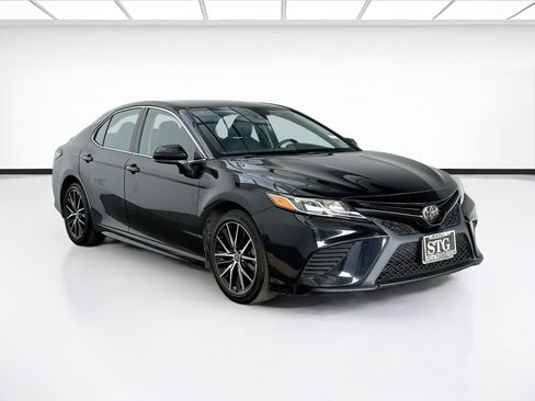Used 2019 Toyota Camry SE FWD image 3