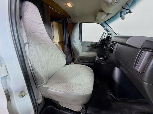 Used 2017 Chevrolet Express 2500 RWD image 22