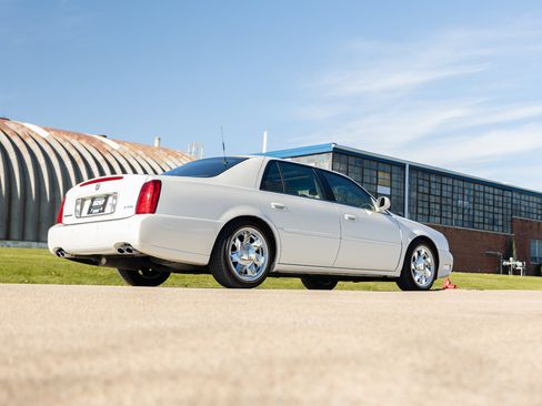 Used 2000 Cadillac De Ville DTS w/ Comfort/Convenience Pkg image 3