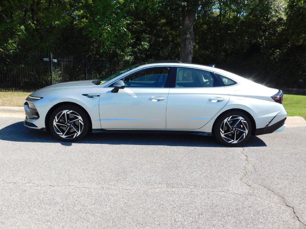 Used 2024 Hyundai Sonata SEL w/ Convenience Package FWD image 9