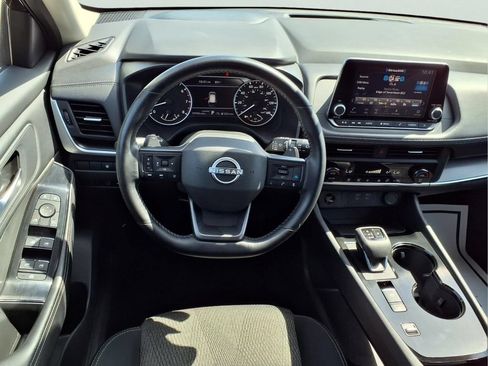 Used 2025 Nissan Rogue SV FWD image 9
