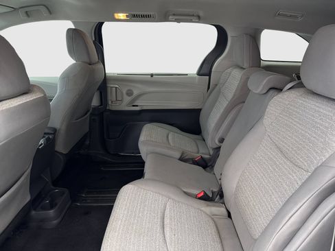 Used 2021 Toyota Sienna LE FWD image 37