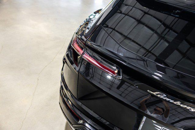 Used 2022 Lamborghini Urus AWD/4WD image 29