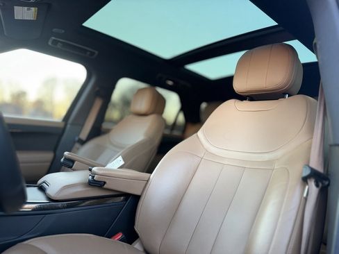 Used 2023 Land Rover Range Rover Sport SE image 17