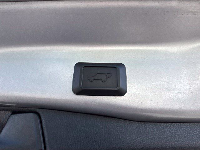 Used 2022 Toyota RAV4 XLE Premium AWD/4WD image 12