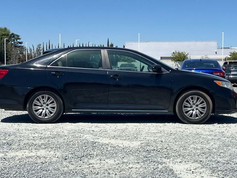 Used 2014 Toyota Camry LE FWD image 9