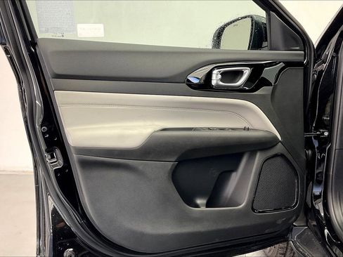 New 2026 Jeep Compass Limited image 12