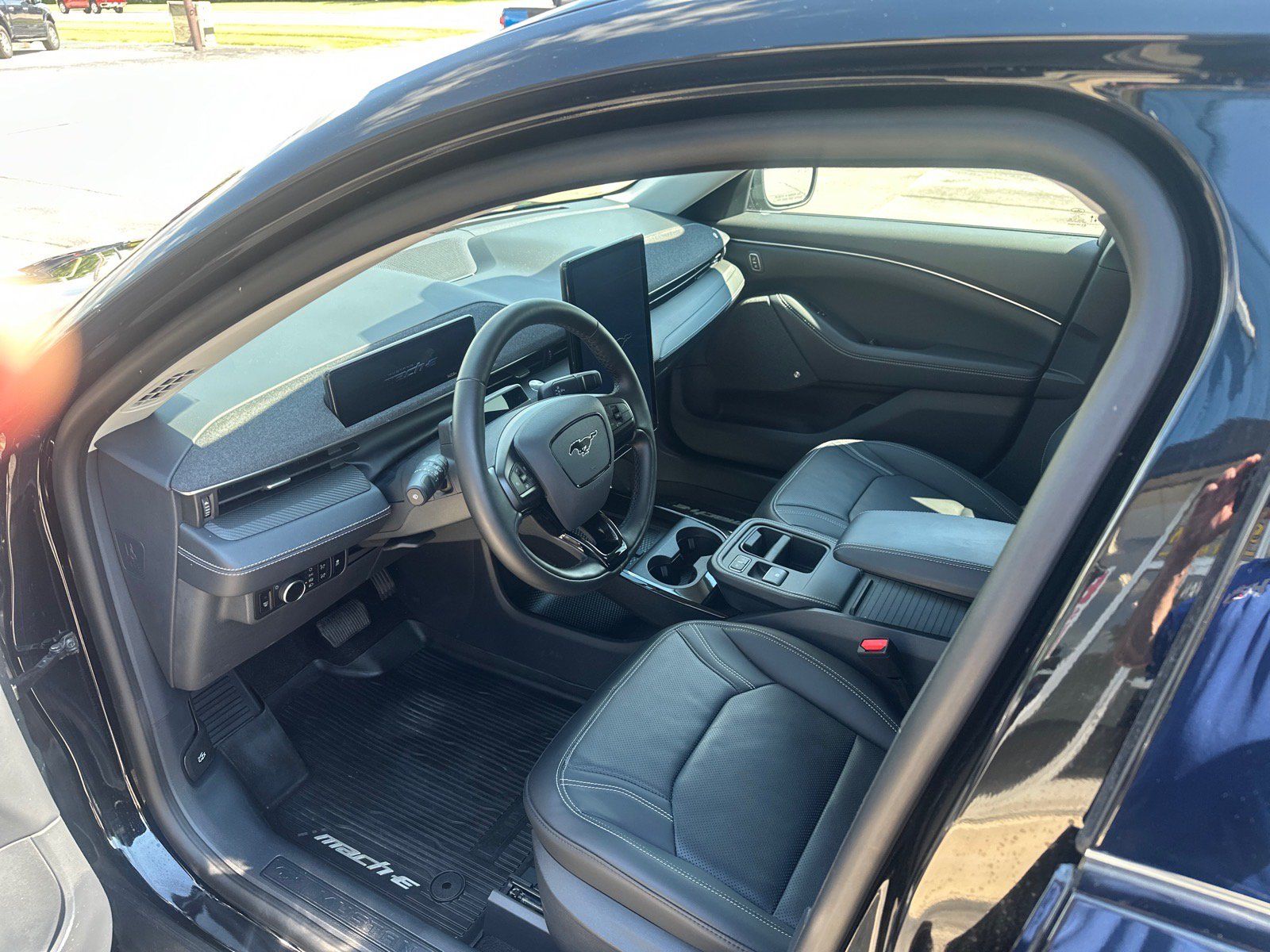 Used 2025 Ford Mustang Mach-E Premium AWD/4WD image 10