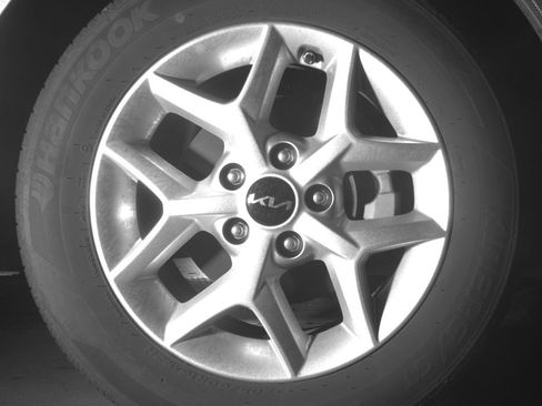 Used 2025 Kia Soul LX w/ LX Technology Package FWD image 13