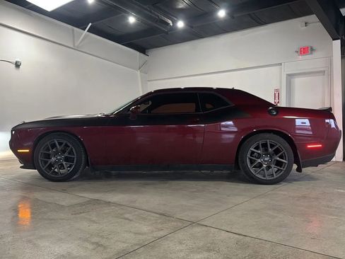 Used 2017 Dodge Challenger R/T w/ Quick Order Package 22P T/A image 2