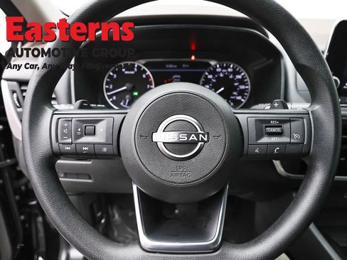 Used 2023 Nissan Rogue S AWD/4WD image 10