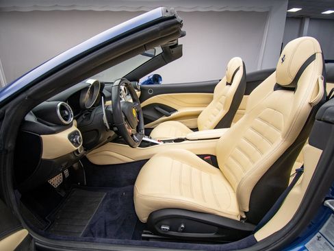 Used 2016 Ferrari California T RWD image 20