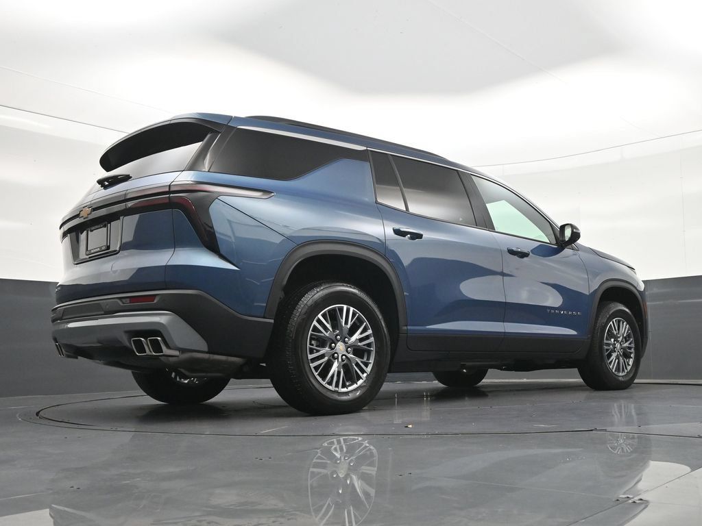 Used 2025 Chevrolet Traverse LT w/ Driver Confidence Package FWD image 33